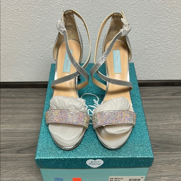 Betsey Johnson Bella Evening Sandals Silver - Picture 2 of 7